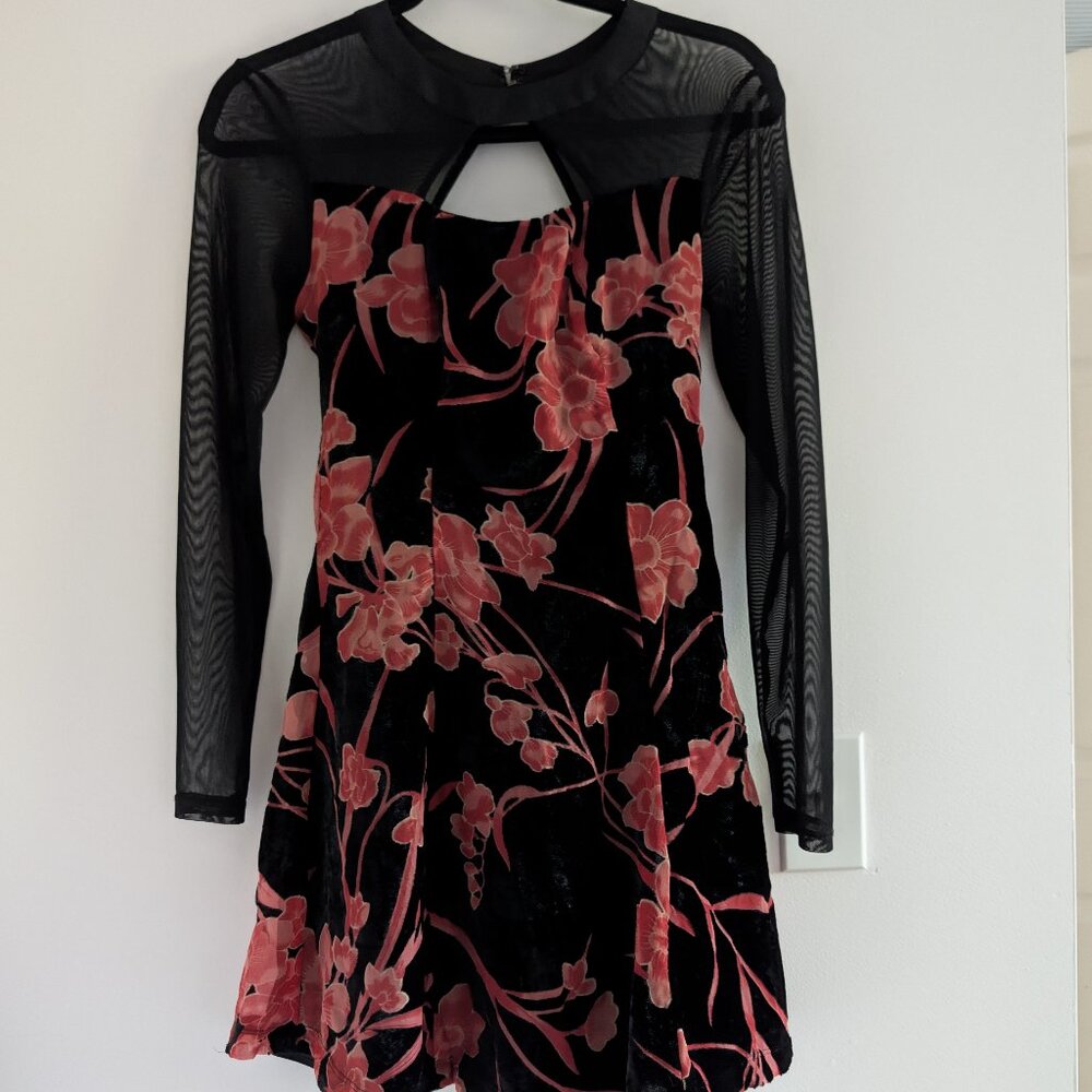3/$30 BCBG Generation floral dress